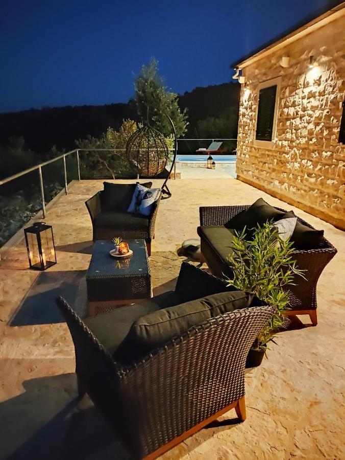 Secluded Holiday Home Heritage Postira Bagian luar foto